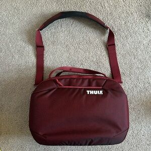 Thule Overnight Bag - gently used, like new